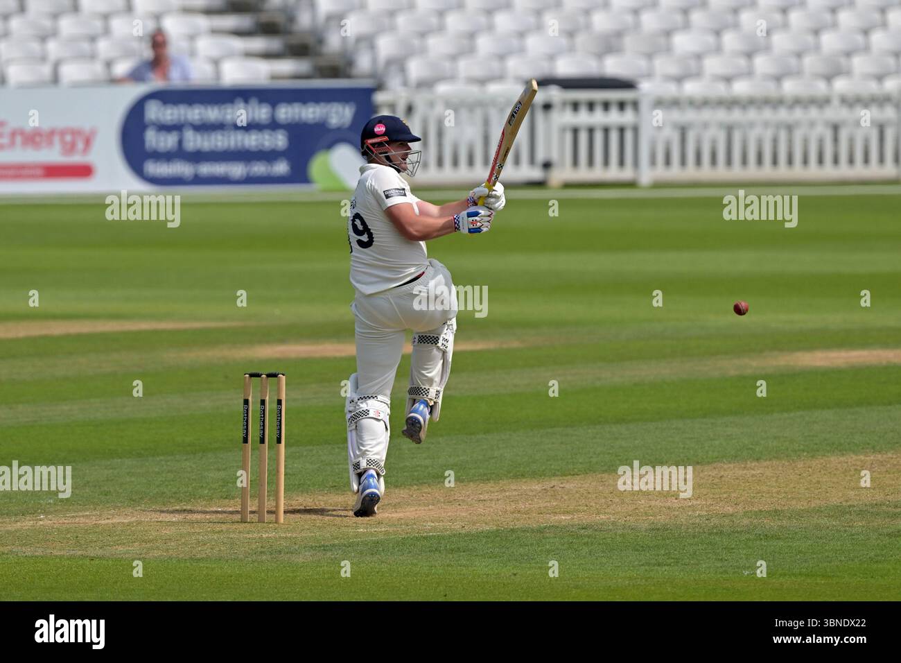 Londra, Inghilterra, 1 luglio 2025: Alex Lees di Durham si reca al 125 durante il Rothesay County Championship, partita di Division One tra Surrey e Durham al Kia Oval di Londra, Inghilterra. Crediti: Keith Gillard/Alamy Live News Foto Stock