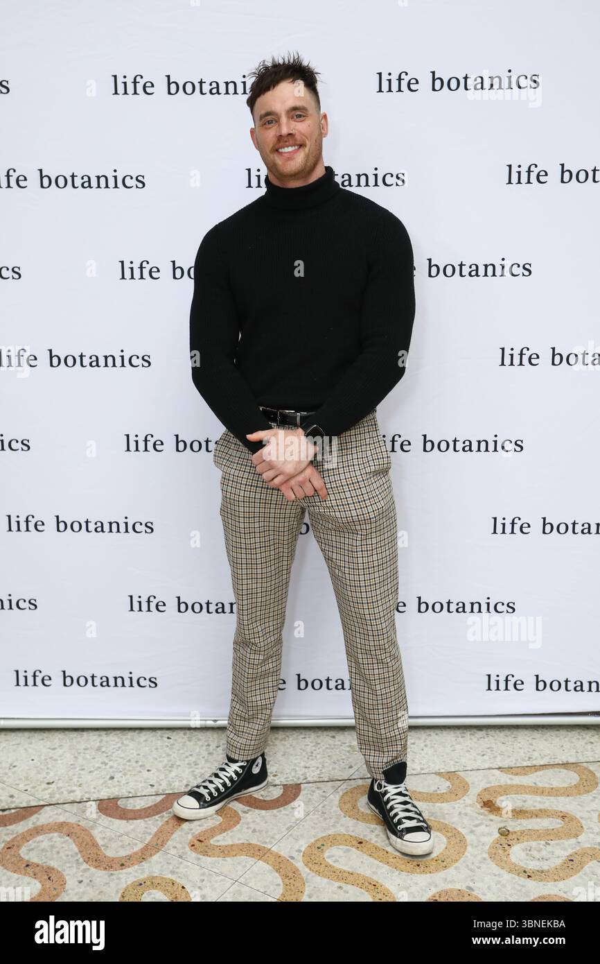 Jackson Lonie partecipa al Life Botanics Launch con Jodi Gordon al ristorante Rashays Darling Harbour Foto Stock