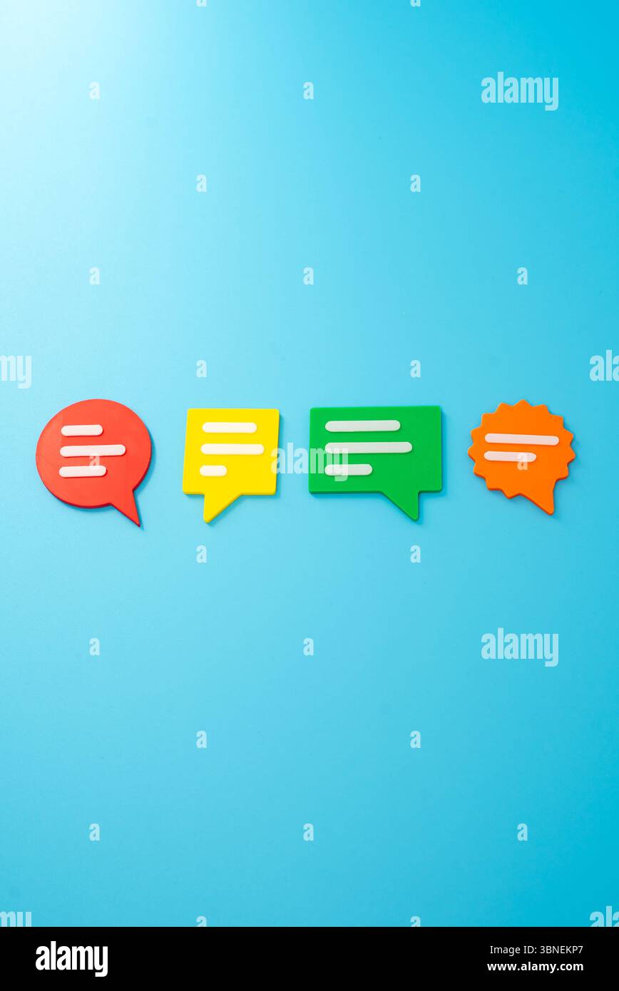 Cifre conversazionali. Opinioni e feedback. Dialogo, commenti online, brainstorming collaborativo o sentimento pubblico. Impegno civico, sociale Foto Stock