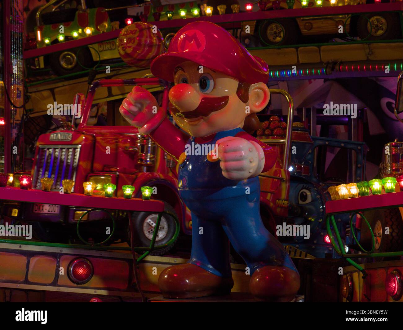 Giro a tema Super Mario in un carnevale a Karlsruhe, Germania, Foto Stock