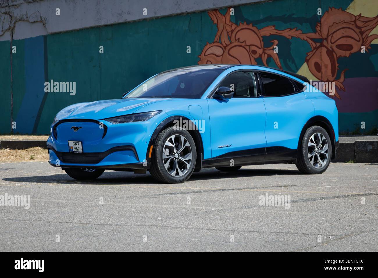 Hisinau, Moldavia - 13 aprile 2025: Ford Mustang Mach-E4 X Electric Foto Stock