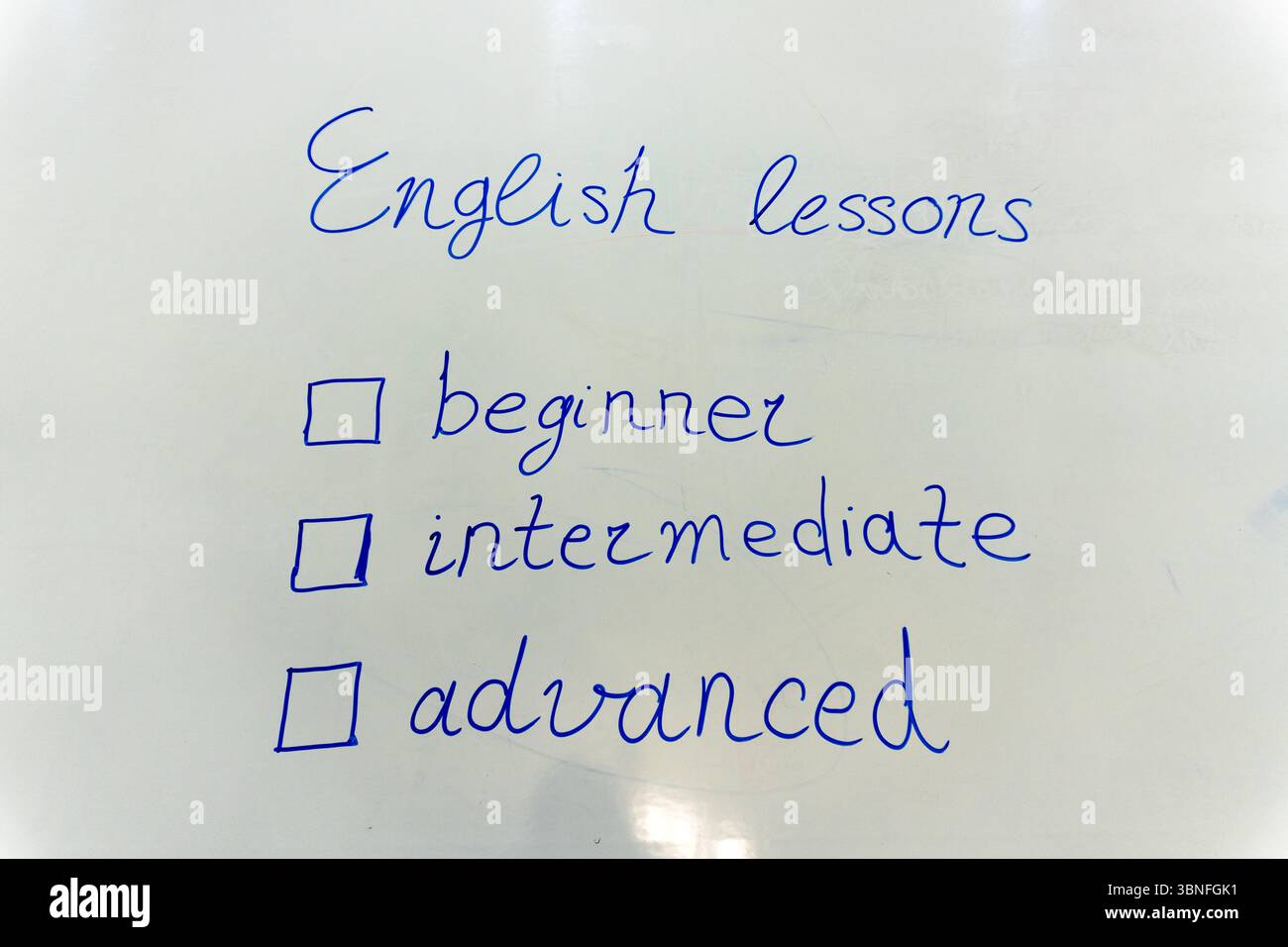 Lezioni di inglese. Prevedere l'apprendimento delle lingue e il concetto educativo. Foto Stock