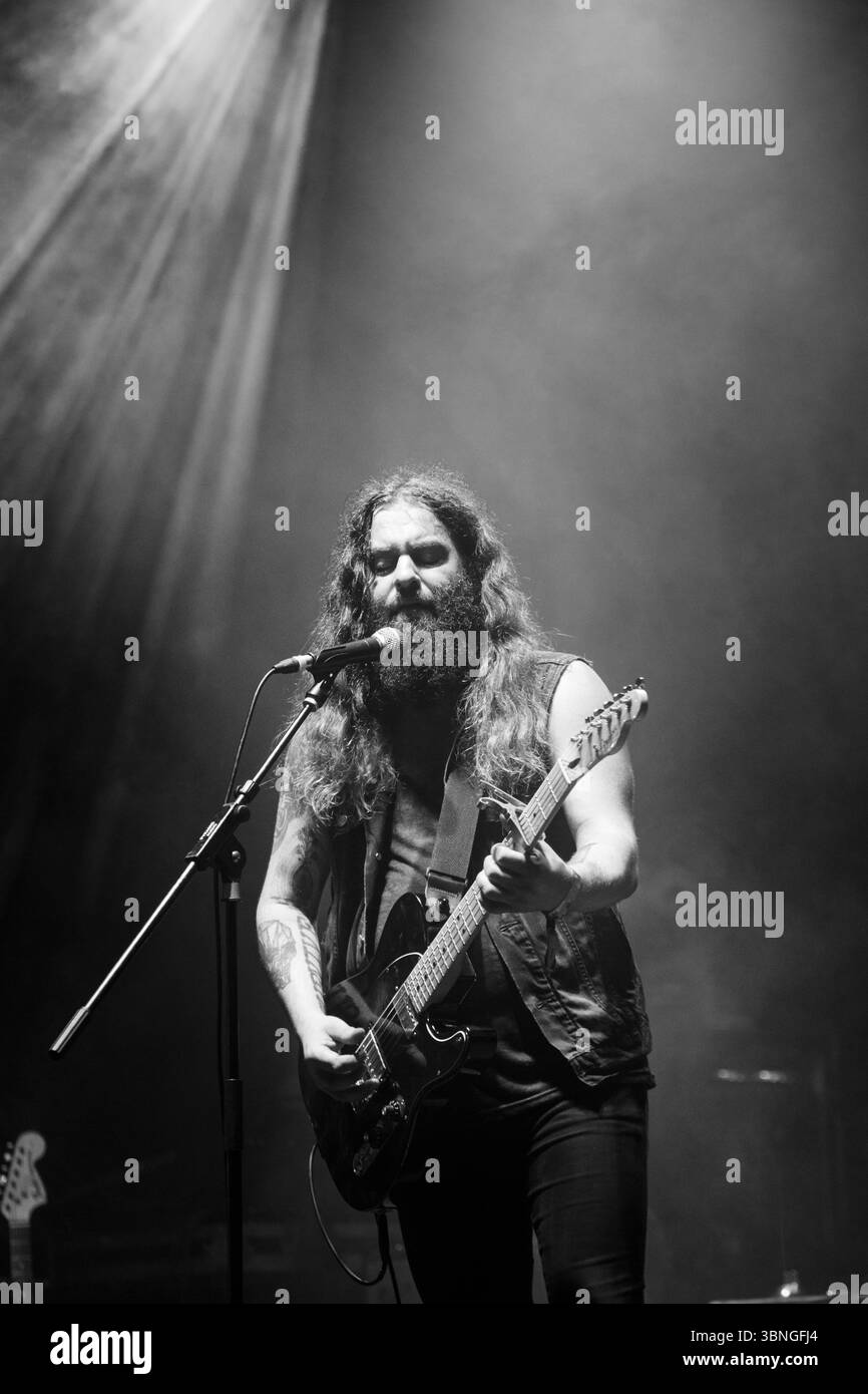 STRAND OF OAKS, GREEN MAN FESTIVAL, 2015: Timothy Showalter of STRAND OF OAKS titola il giardino murato. Il festival musicale Green Man nelle Brecon Beacons Mountains, Glanusk Park, Galles, Regno Unito, il 21 agosto 2015. Fotografia: Rob Watkins/Alamy Live News. INFO: Strand of Oaks è il progetto rock del cantautore e produttore Timothy Showalter (nato il 20 luglio 1982). Originario dell'Indiana, in seguito si stabilì ad Austin, Texas. La sua musica è stata classificata come rock e folk, così come folk rock. Showalter ha pubblicato otto album in studio Foto Stock