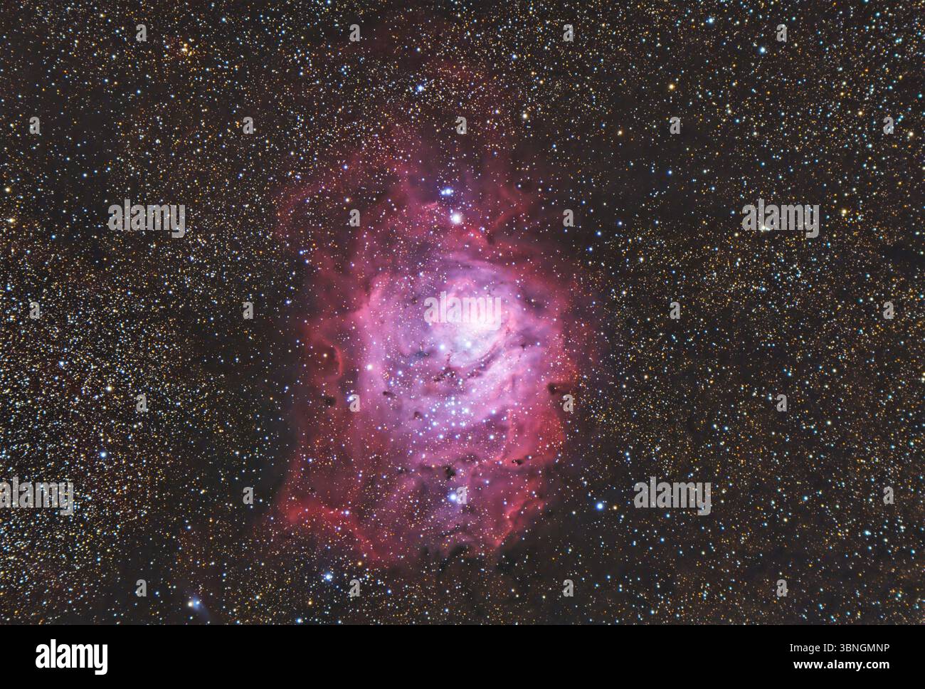 La nebulosa della laguna (Messier 8, NGC 6523), una gigantesca nube interstellare nella costellazione del Sagittario. Mappa stellare sfondi cielo notturno Foto Stock