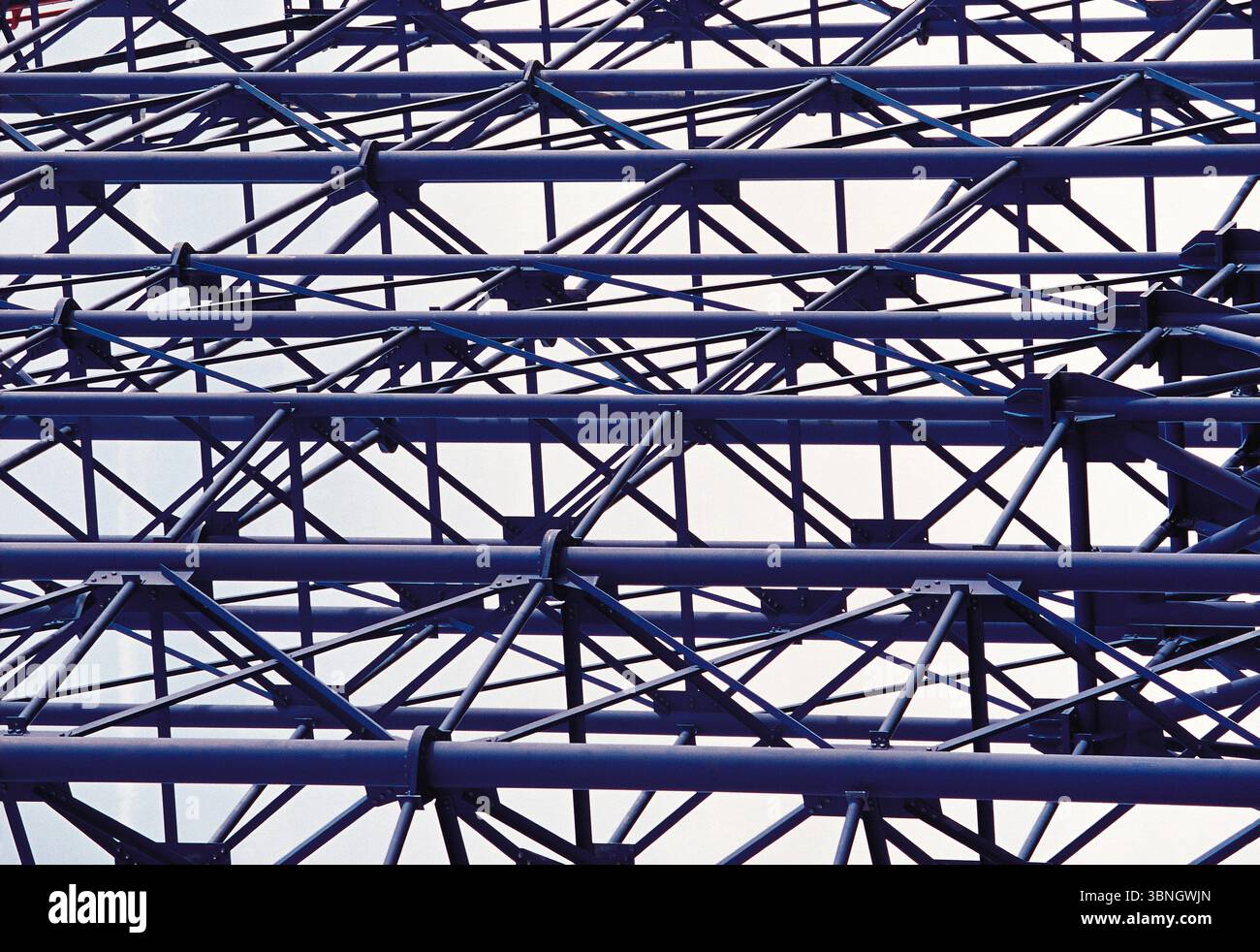 Architettura. Struttura tubolare del tetto in teel. Foto Stock