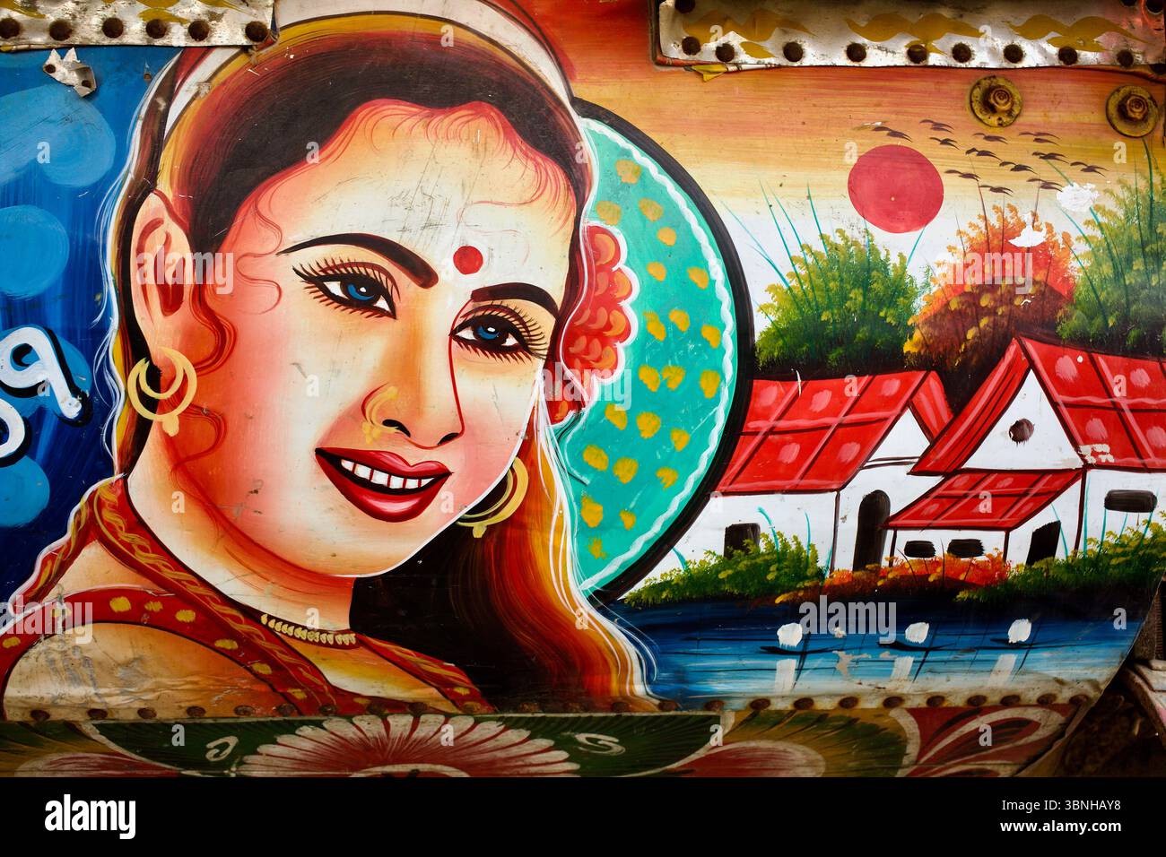 Ritratto dipinto a mano di una donna sorridente accanto a un paesaggio rurale stilizzato su un pannello di risciò a Cumilla, Bangladesh. Foto Stock