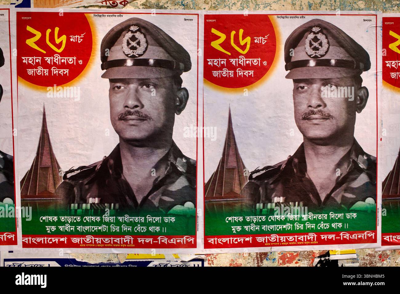 Manifesti di Ziaur Rahman in occasione del giorno dell'indipendenza del Bangladesh (26 marzo), pubblicati dal Partito nazionalista del Bangladesh. Foto Stock