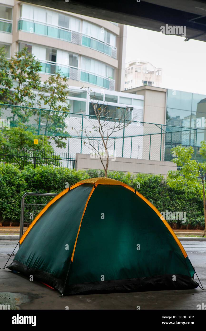 Tende dei senzatetto nel centro di San Paolo, Brasile Foto Stock