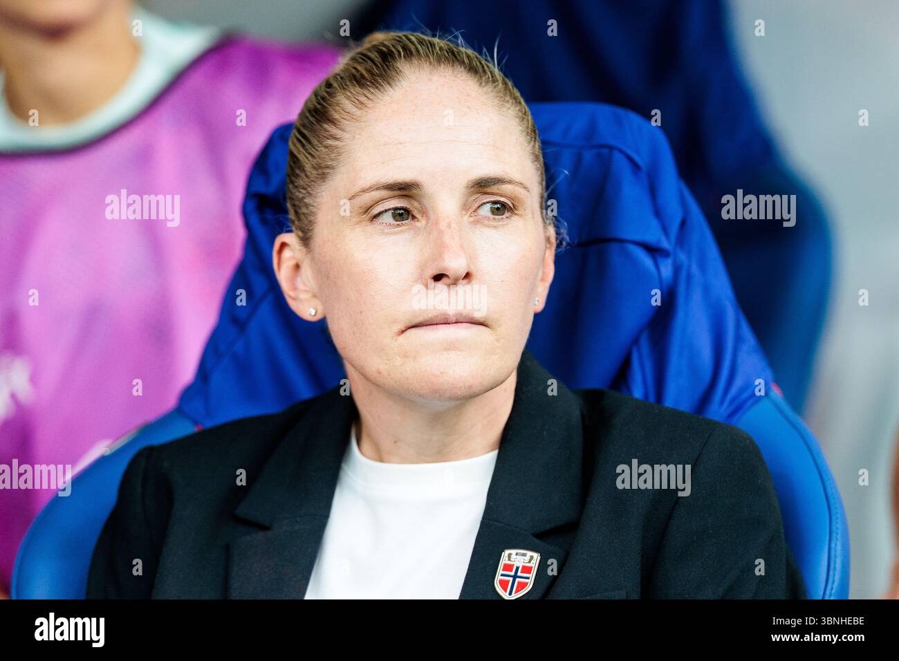 Gemma Grainger (Trainerin Norwegen) nachdenklich UEFA Women's Euro 2025: Schweiz - Norwegen; Basilea, St. Jakob-Park AM 02.07.2025 crediti: dpa Picture Alliance/Alamy Live News Foto Stock