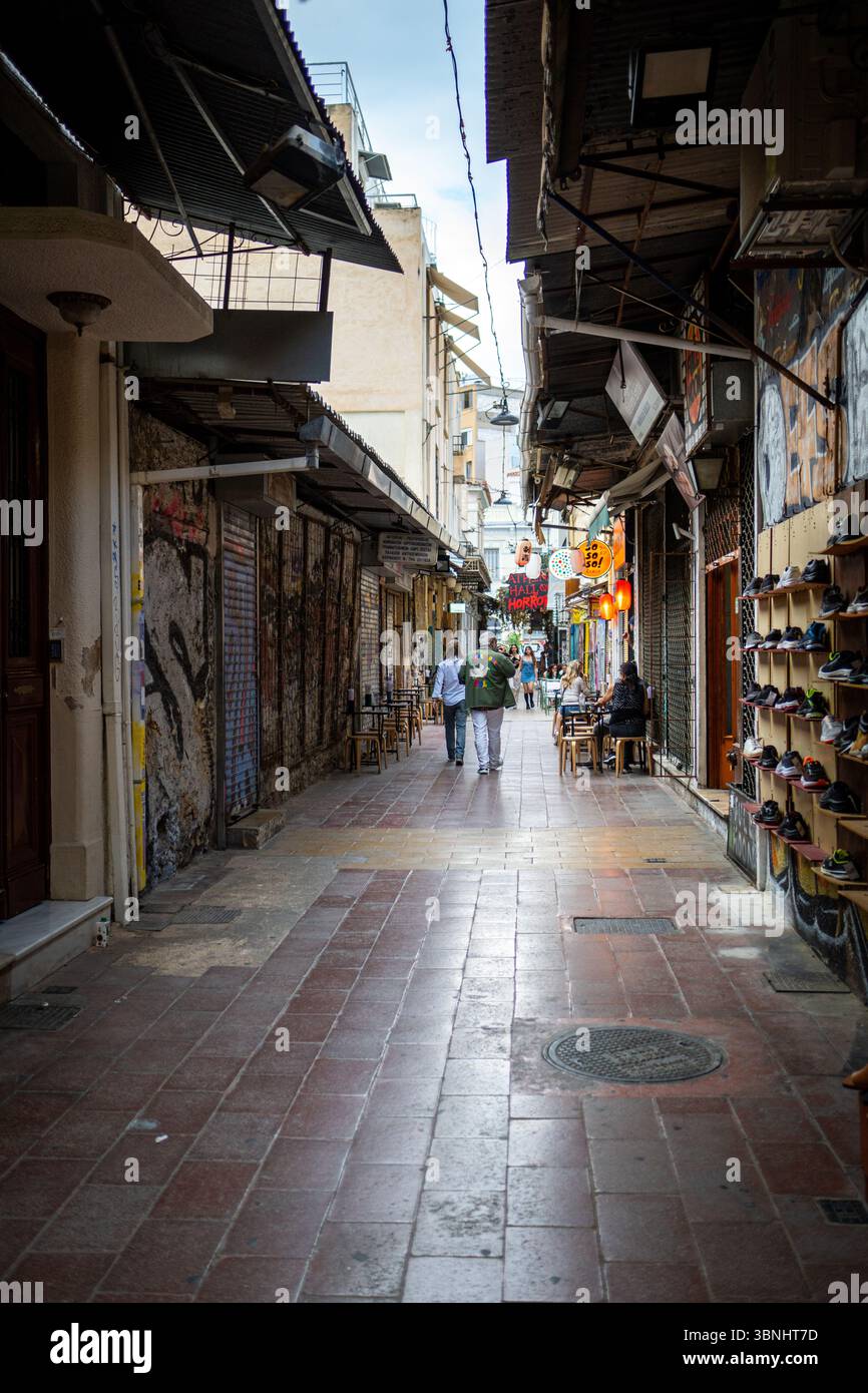 Strada pedonale a Monastiraki, Atene, Grecia Foto Stock
