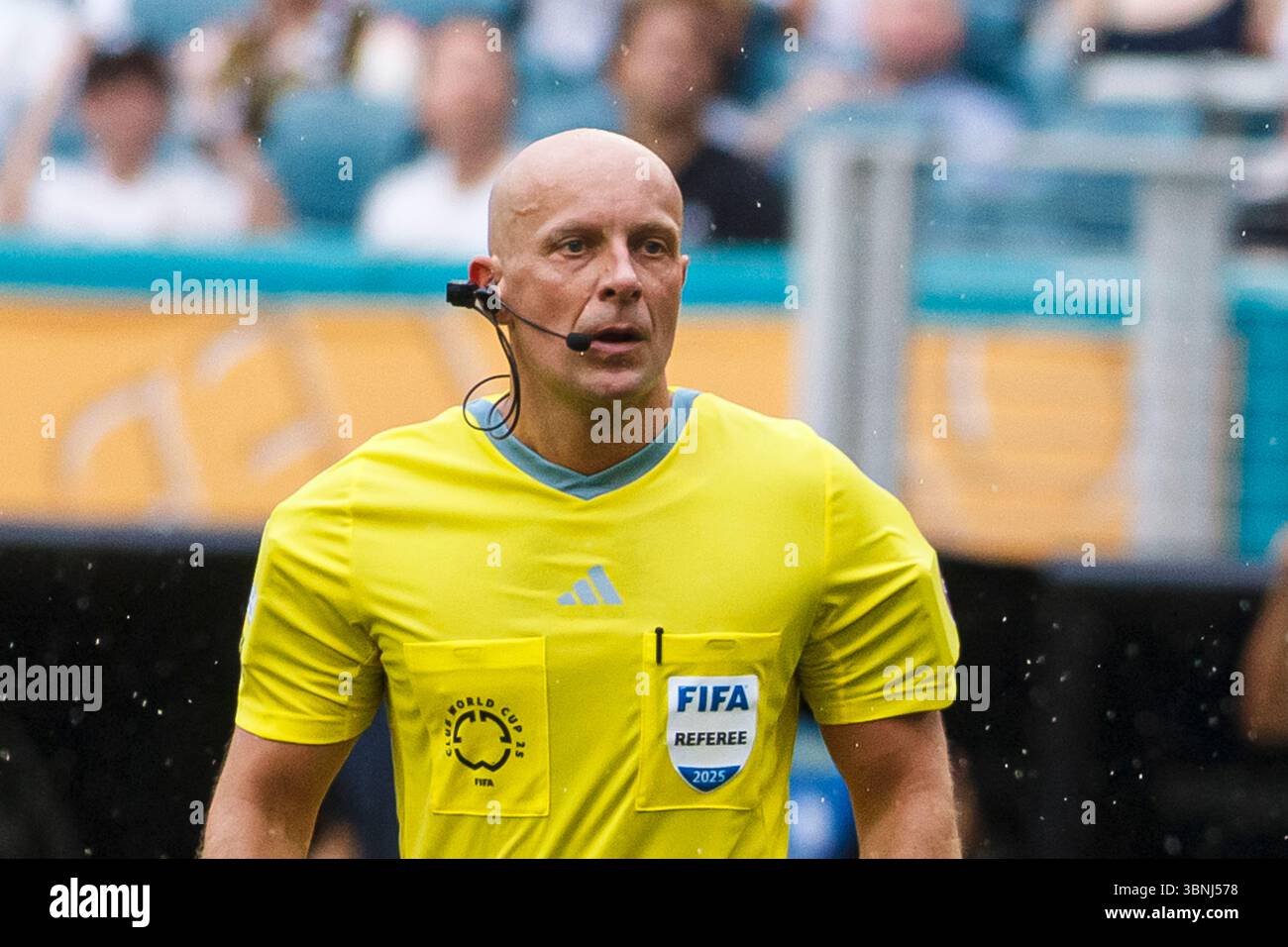 Miami, Florida - 1° luglio: L'arbitro polacco Szymon Marciniak in azione durante una gara di 16 partite della Coppa del mondo per club FIFA 2025 Real Madrid contro Juventus FC Foto Stock