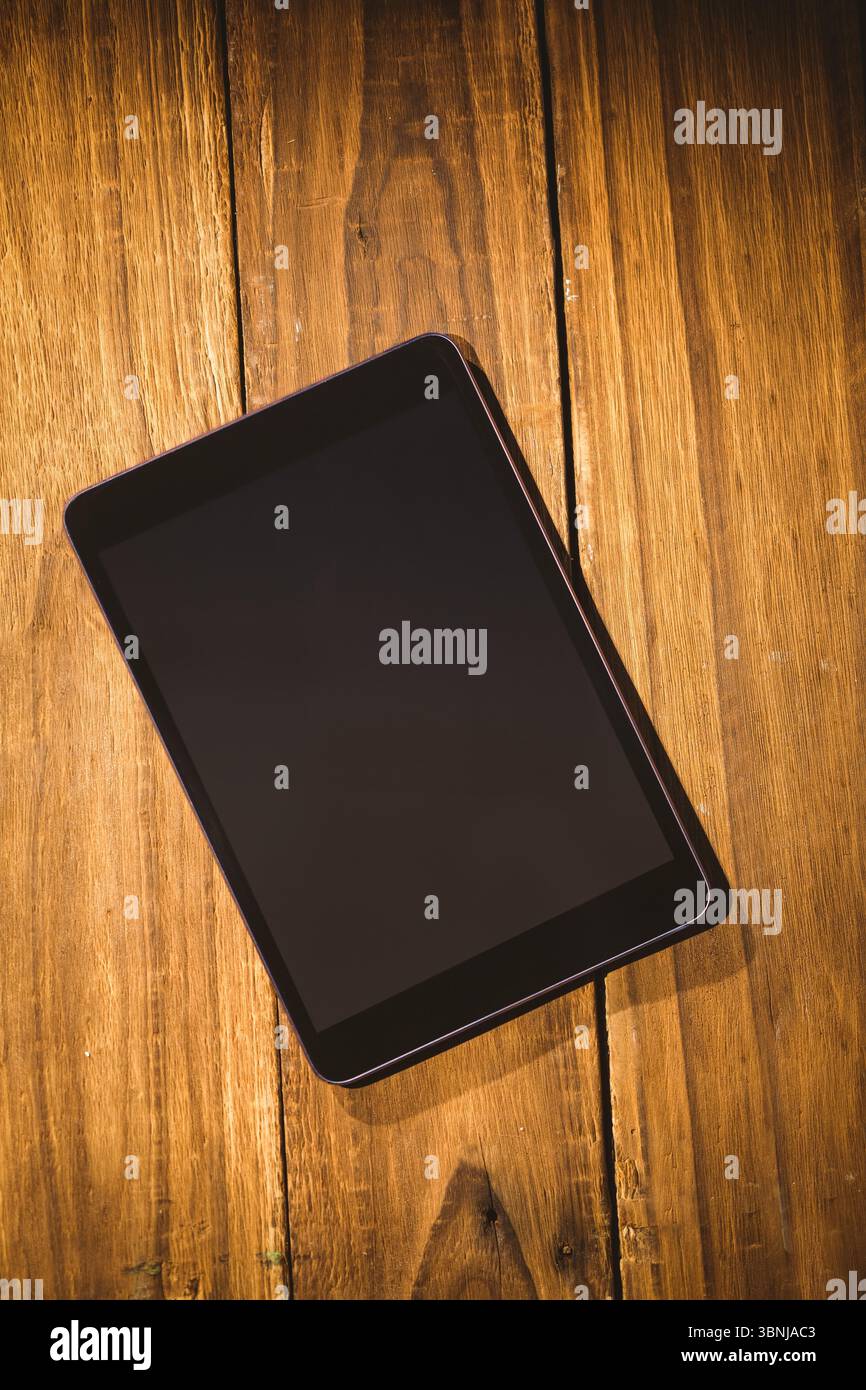 Sovraccarico del tablet sulla scrivania Foto Stock