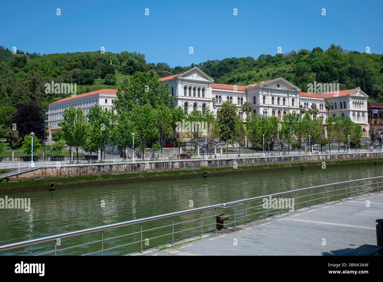 Bilbao Biscaglia Spagna. Edificio storico dell'università Foto Stock