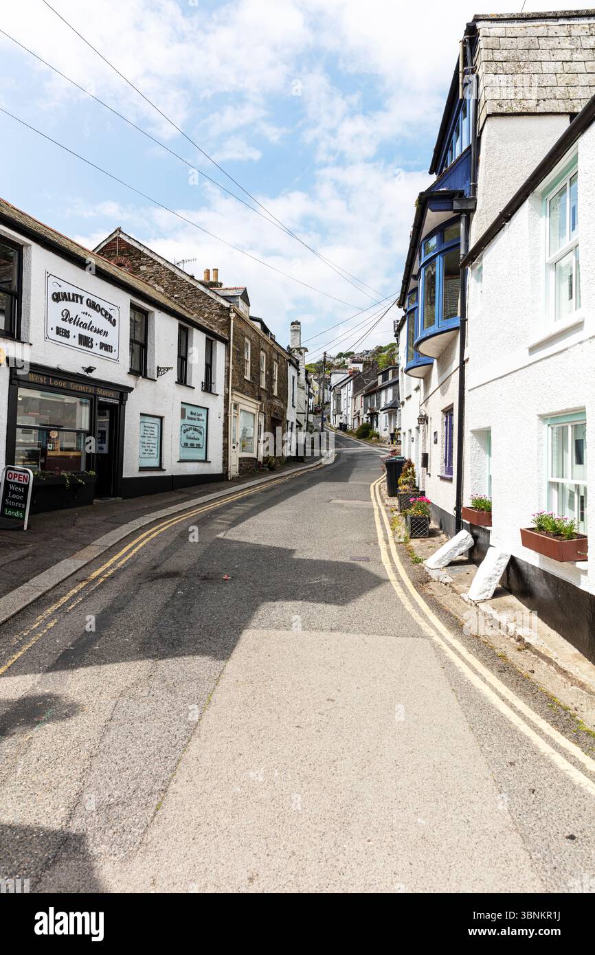 West Looe, Looe, Cornovaglia, Regno Unito, Inghilterra, Looe Town, Street, Streets, Road, Roads, Narrow, Houses, Homes, Looe Town, Looe UK, Looe Cornwall, città della Cornovaglia Foto Stock