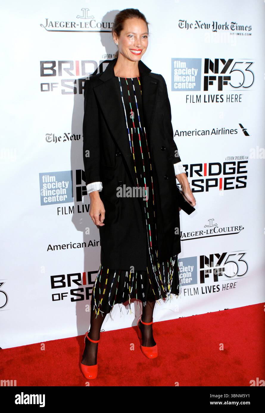 La modella Christy Turlington Burns e l'attore/regista Edward Burns arrivano alla 53a premiere del New York Film Festival di "Bridge of Spies" all'Alice Tully Hall, Lincoln Center il 4 ottobre 2015 a New York City. Foto Stock