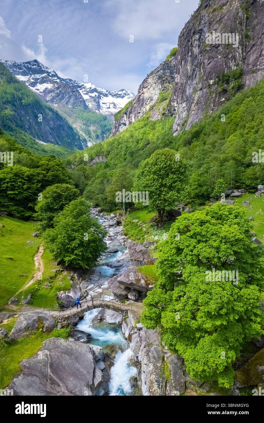 Veduta aerea dell'alpeggio di Puntid. Calnegia, Foroglio, Cevio, Val Bavona, Valle Maggia, Cantone Ticino, Svizzera. Foto Stock