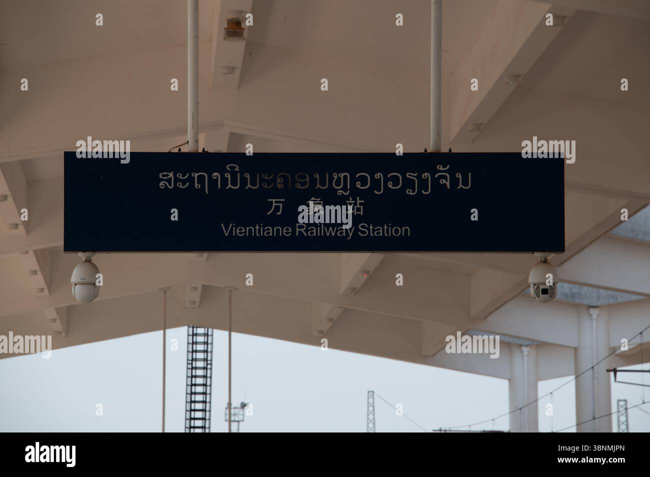 Stazione ferroviaria principale della ferrovia Cina-Laos a Vientiane, capitale del Laos nel sud-est asiatico. La stazione è stata progettata e costruita la Foto Stock