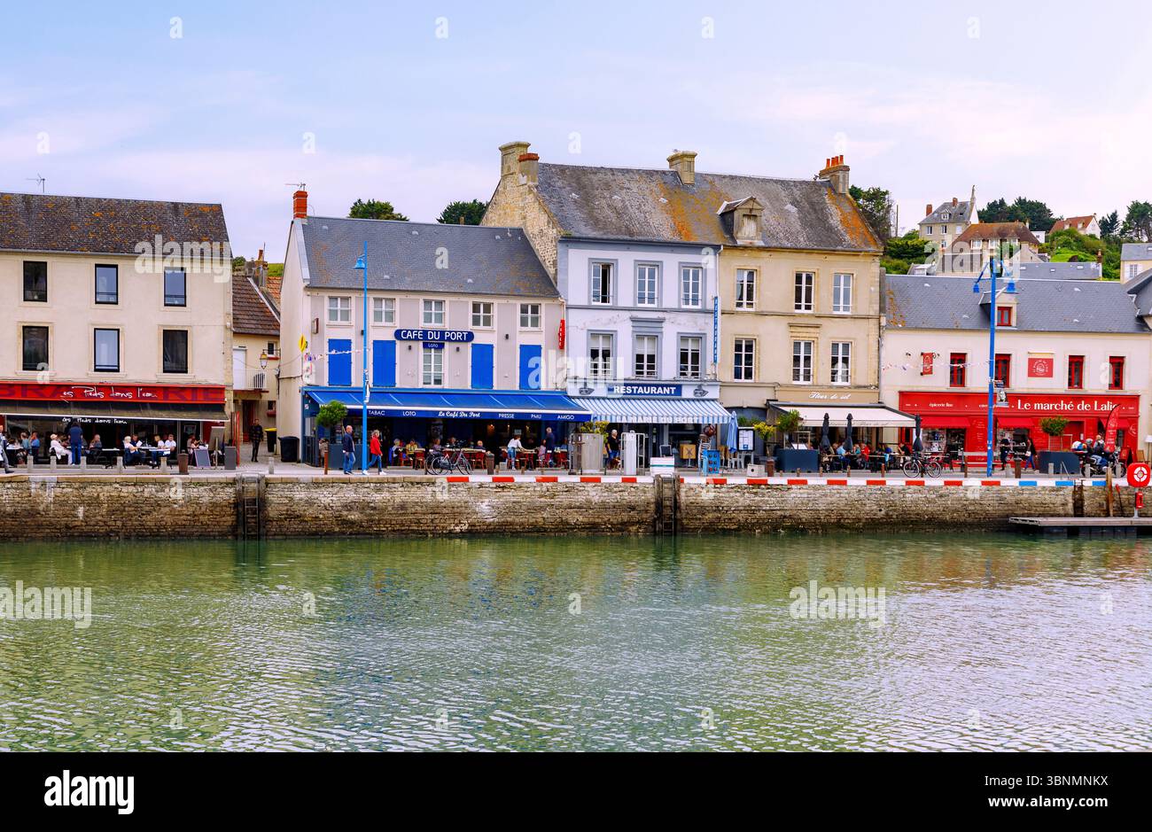 Port-en-Bessin-Huppain sulla Cote de Nacre (costa della madreperla, spiagge dello sbarco) nel dipartimento di Calvados, nella regione francese della Normandia Foto Stock