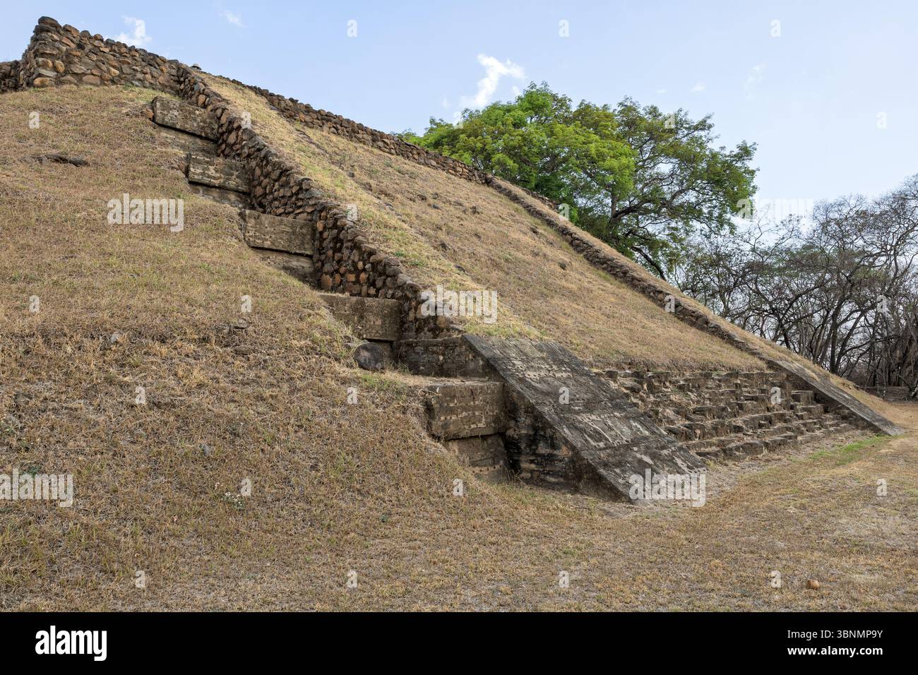 Piramide principale, sito archeologico di Cihuatan, El Salvador Foto Stock