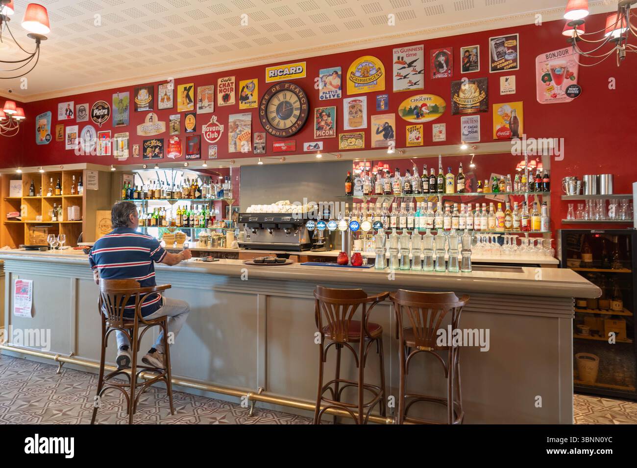 Scena tipica in un bar caffetteria francese Foto Stock