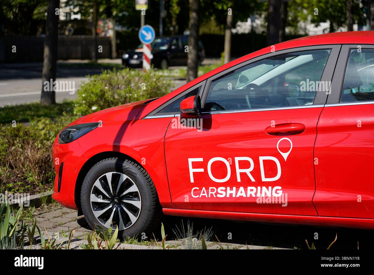Germania, Baviera, alta Baviera, Neuötting, Ford Carsharing, Ford Fiesta rossa Foto Stock