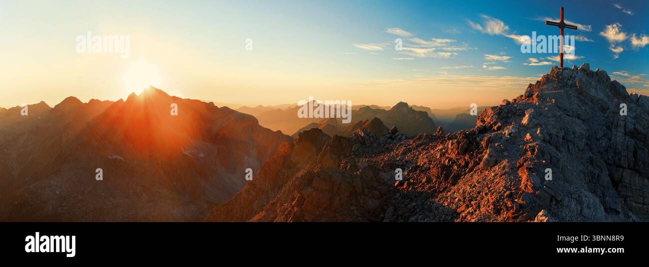 Austria, Vorarlberg, Lech am Arlberg, tramonto sul Mohnenfluh Foto Stock