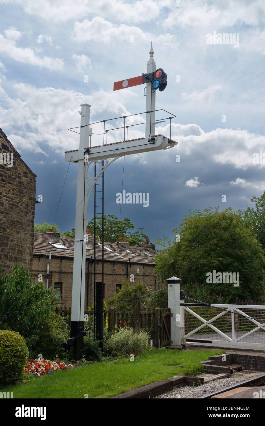 Stazione ferroviaria di Oakworth sulla Keighley and Worth Valley Railway Foto Stock