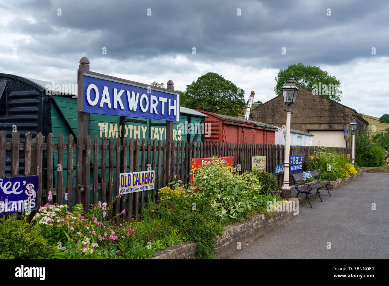 Stazione ferroviaria di Oakworth sulla Keighley and Worth Valley Railway Foto Stock