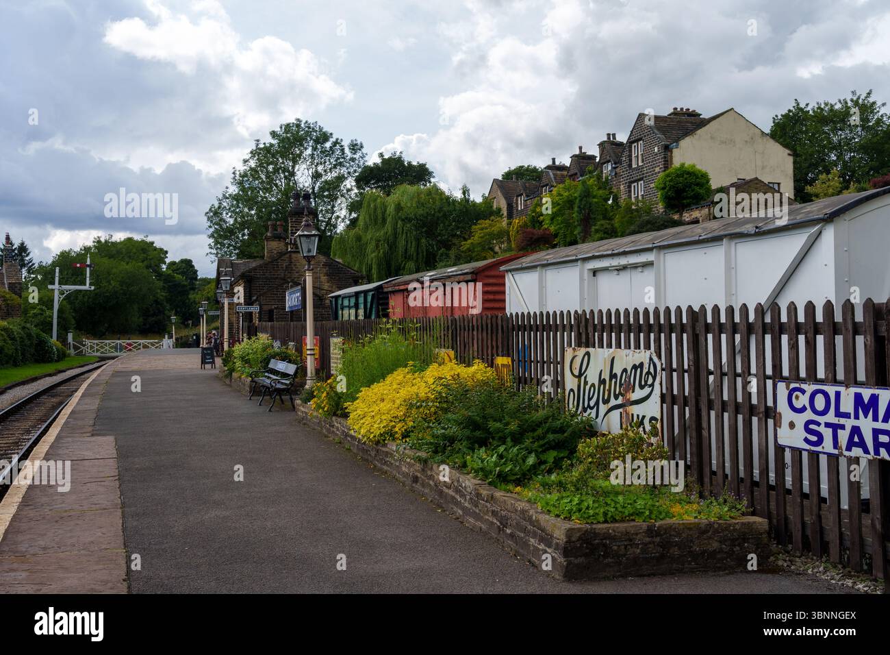 Stazione ferroviaria di Oakworth sulla Keighley and Worth Valley Railway Foto Stock