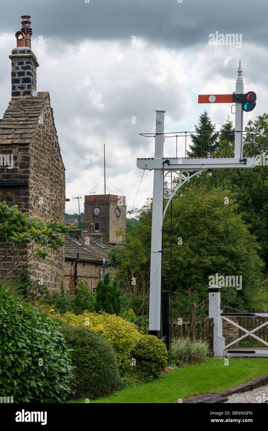 Stazione ferroviaria di Oakworth sulla Keighley and Worth Valley Railway Foto Stock