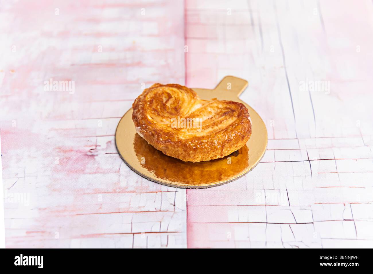 Le Palmeritas cuocono rapidamente e lo zucchero (o i condimenti) può bruciare se non viene controllato Foto Stock