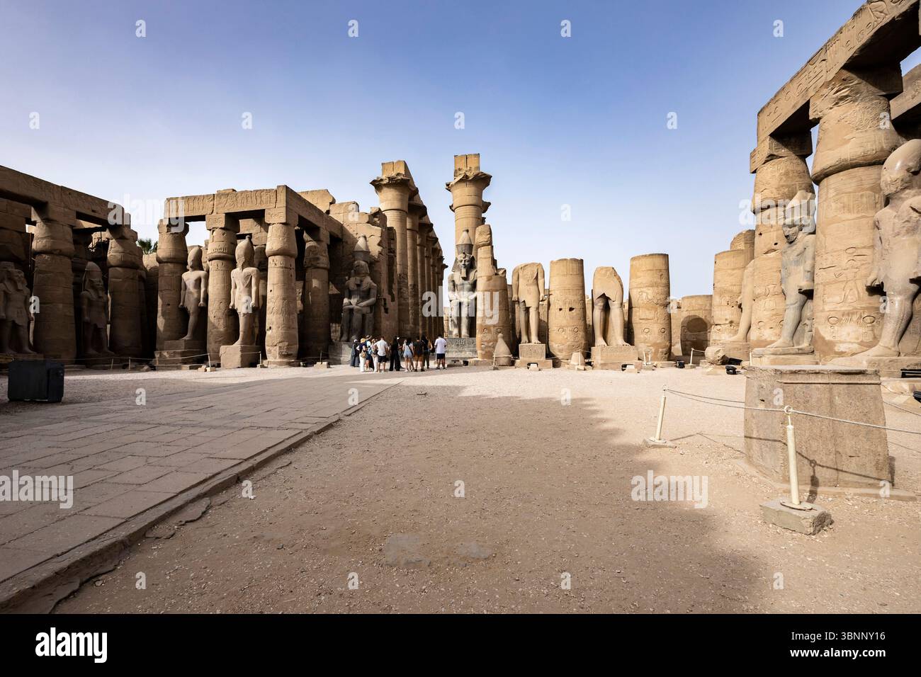 Tempio di Luxor, sala Ramses II e 2nd Pylon, Luxor, Egitto, Nord Africa, Africa Foto Stock