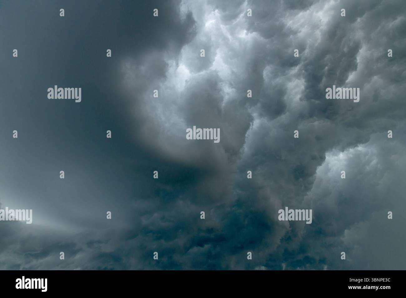 Nuvole di tempesta selvaggia sovrapposizione astratta immagine grafica scattata nel Queensland, Australia. Foto Stock