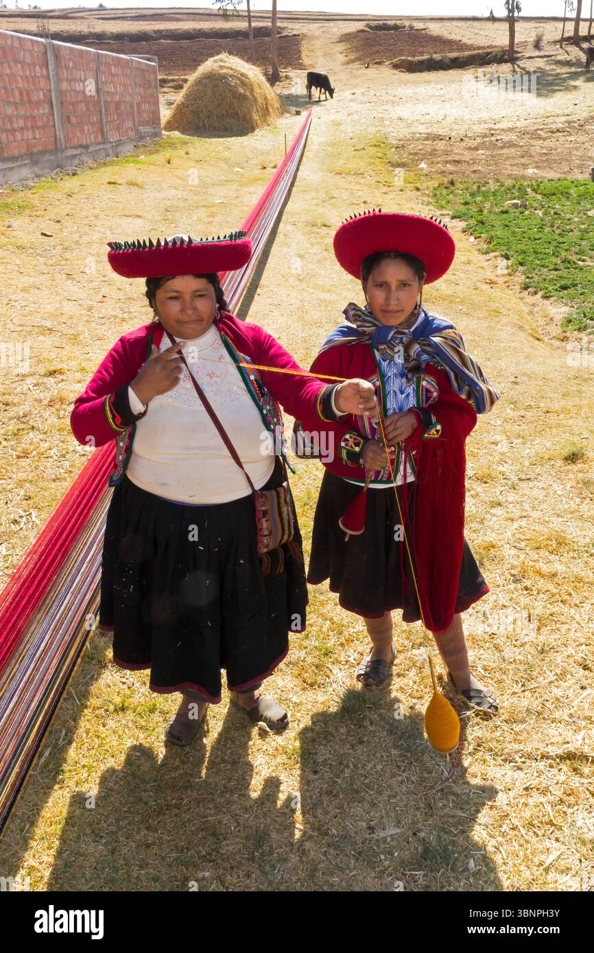 Donna peruviana. Valle sacra, Cusco, Perú Foto Stock