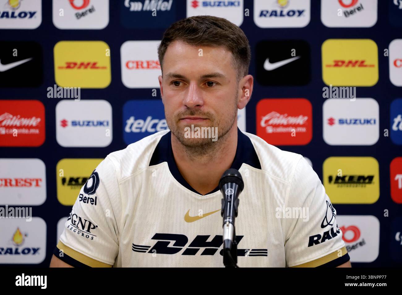 Città del Messico, Messico. 3 luglio 2025. Aaron Ramsey, centrocampista gallese di Pumas, parla durante una conferenza stampa per la sua rivelazione come nuovo giocatore del Pumas UNAM di calcio messicano a la Cantera. Il 3 luglio 2025 a città del Messico, Messico. (Foto di Luis Barron/ credito: Eyepix Group/Alamy Live News Foto Stock