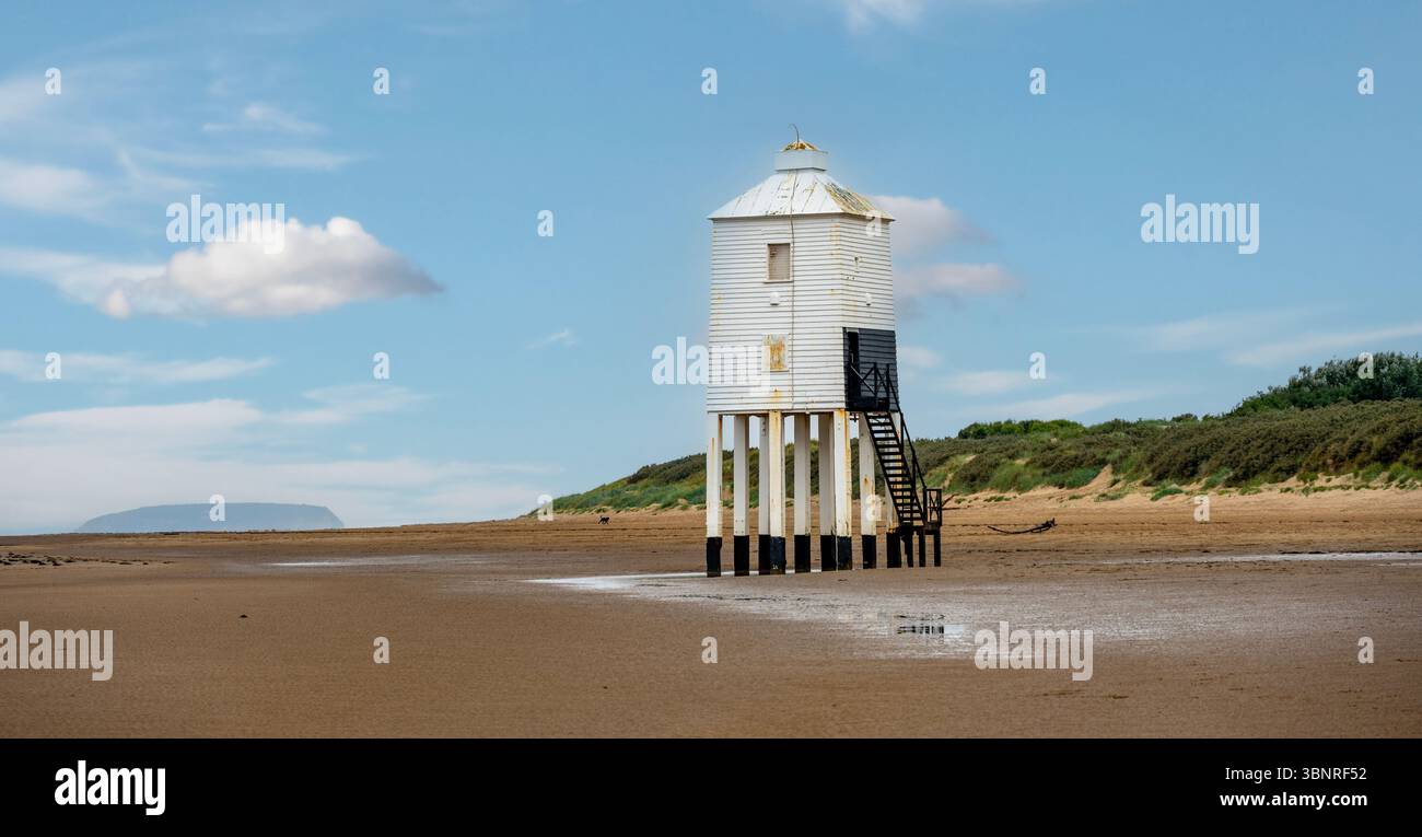 Faro sulla spiaggia a Burnham-on-Sea, Somerset, Inghilterra Foto Stock
