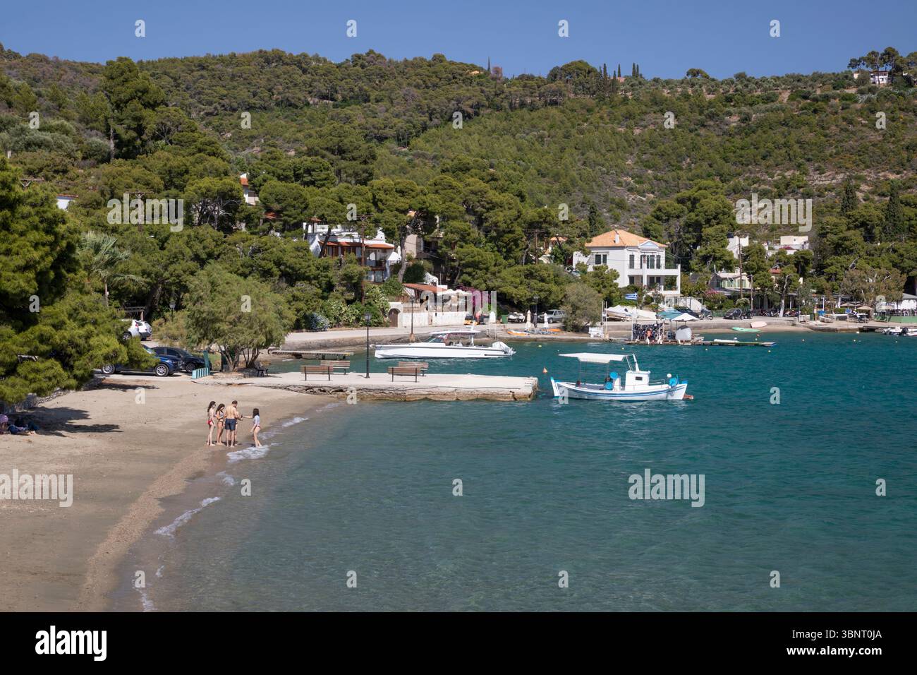 Spiaggia di Neorio, Poros, Golfo Saronico, Isole greche, Grecia, Europa Foto Stock