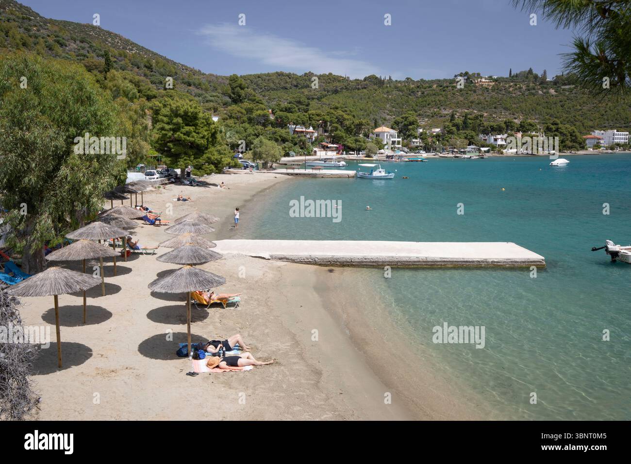 Spiaggia di Neorio, Poros, Golfo Saronico, Isole greche, Grecia, Europa Foto Stock