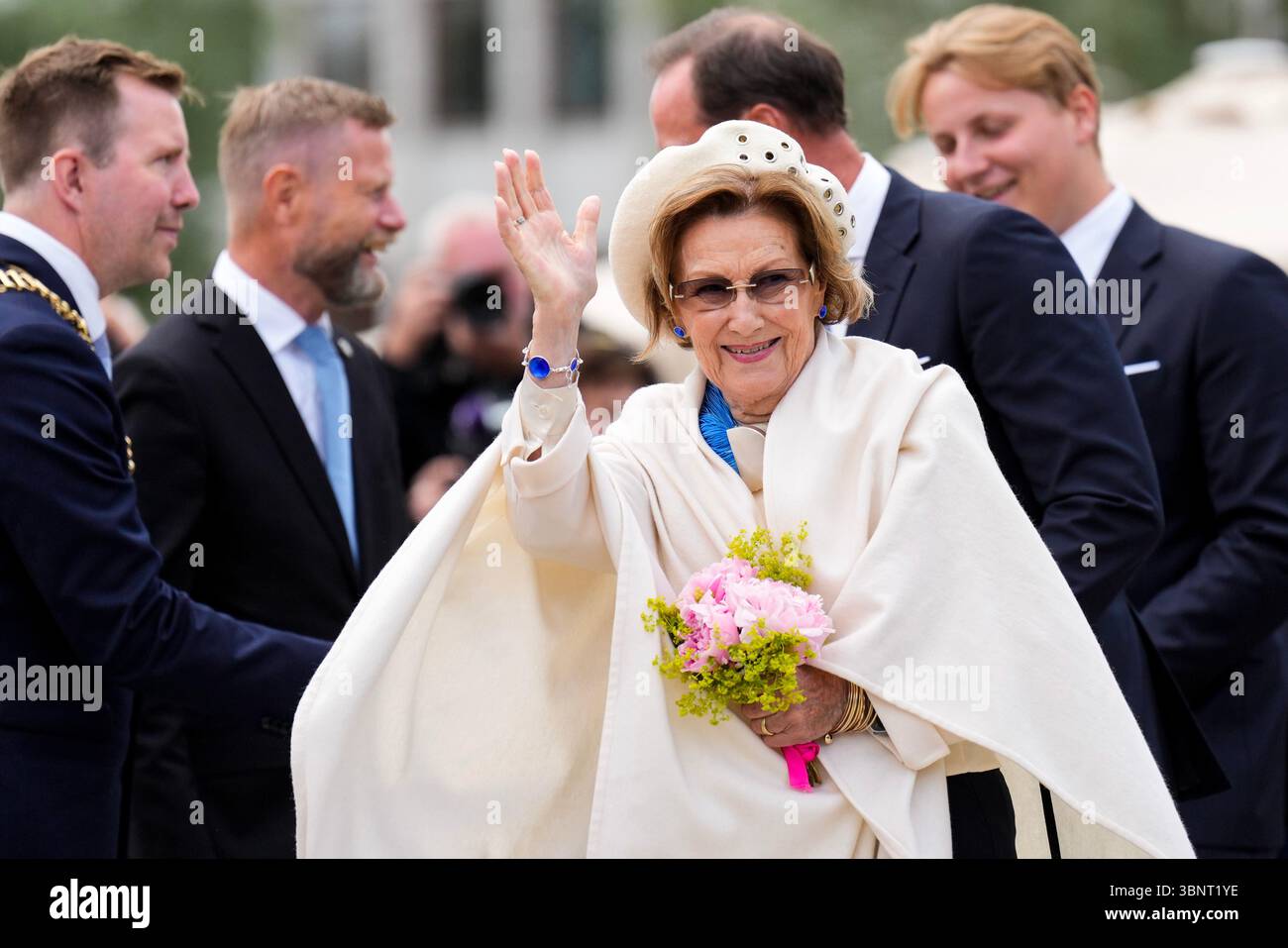 Stavanger 20250704. La regina Sonja partecipa alla commemorazione del 200° anniversario dell'emigrazione in America a Stavanger. Foto: Fredrik Varfjell/NTB credito: NTB/Alamy Live News credito: NTB/Alamy Live News Foto Stock