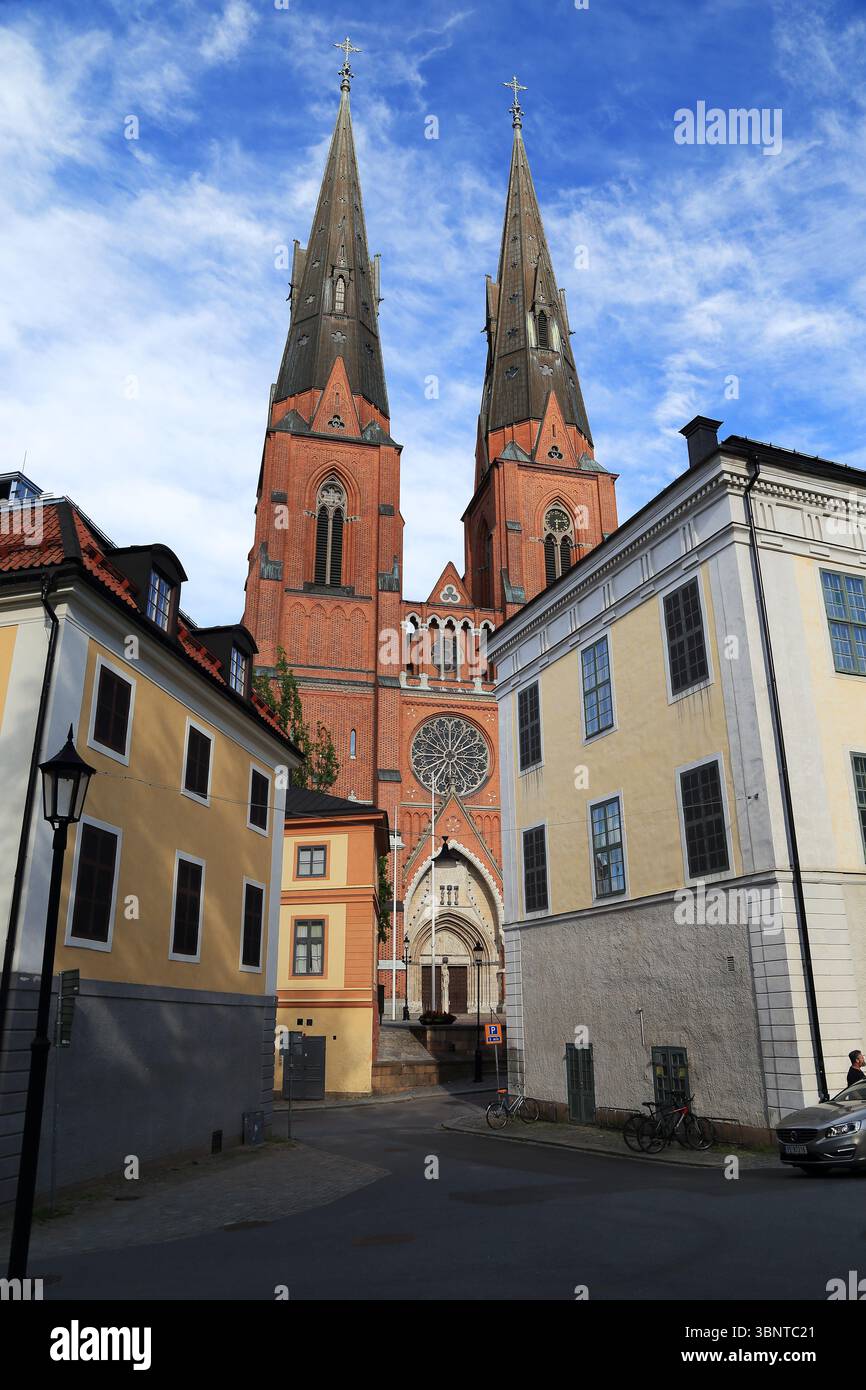 UPPSALA, SVEZIA - 7 LUGLIO 2016: Questa è la cattedrale principale della Chiesa di Svezia, un santuario nazionale in stile gotico misto. Foto Stock