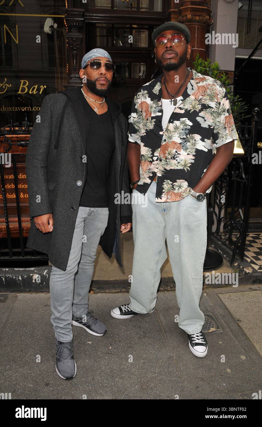 Kule T e Ben Ofoedu alla festa di lancio del nuovo marchio di carta da parati e della collezione JoJo and Trixie, Maddox Tavern, Maddox Street, mercoledì 17 maggio 2023 a Londra, Inghilterra, Regno Unito. CAP/CAN ©CAN/Capital Pictures Foto Stock