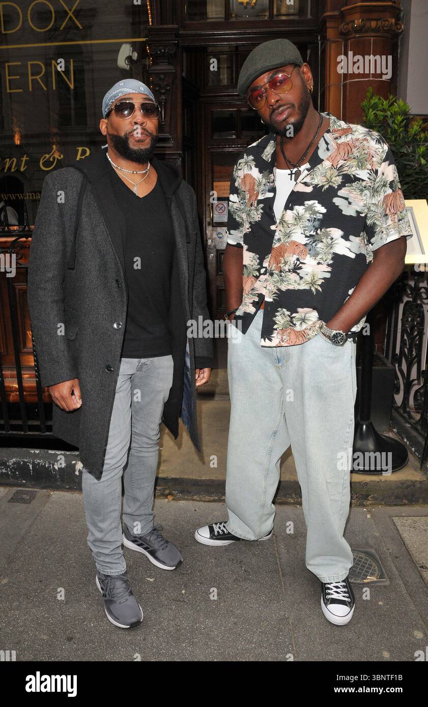 Kule T e Ben Ofoedu alla festa di lancio del nuovo marchio di carta da parati e della collezione JoJo and Trixie, Maddox Tavern, Maddox Street, mercoledì 17 maggio 2023 a Londra, Inghilterra, Regno Unito. CAP/CAN ©CAN/Capital Pictures Foto Stock