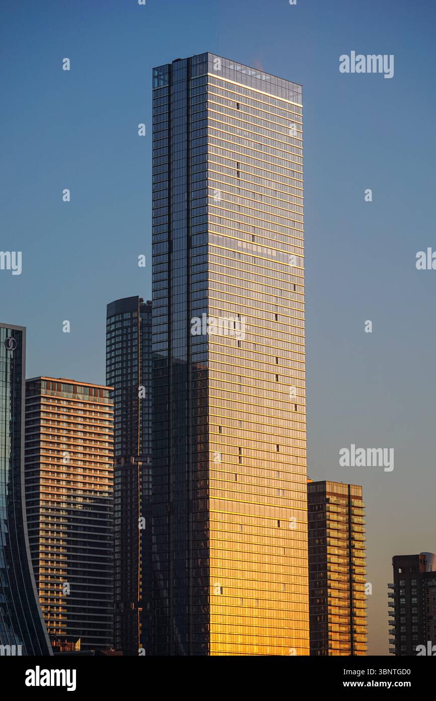 Landmark Pinnacle nuovo e moderno grattacielo di appartamenti, la torre residenziale più alta del Regno Unito, sull'Isola dei cani, Londra, Inghilterra Regno Unito Foto Stock