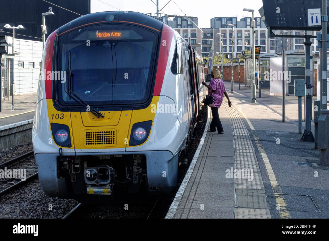 Treno Greater Anglia alla stazione di Londra Stratford, Inghilterra Regno Unito Foto Stock