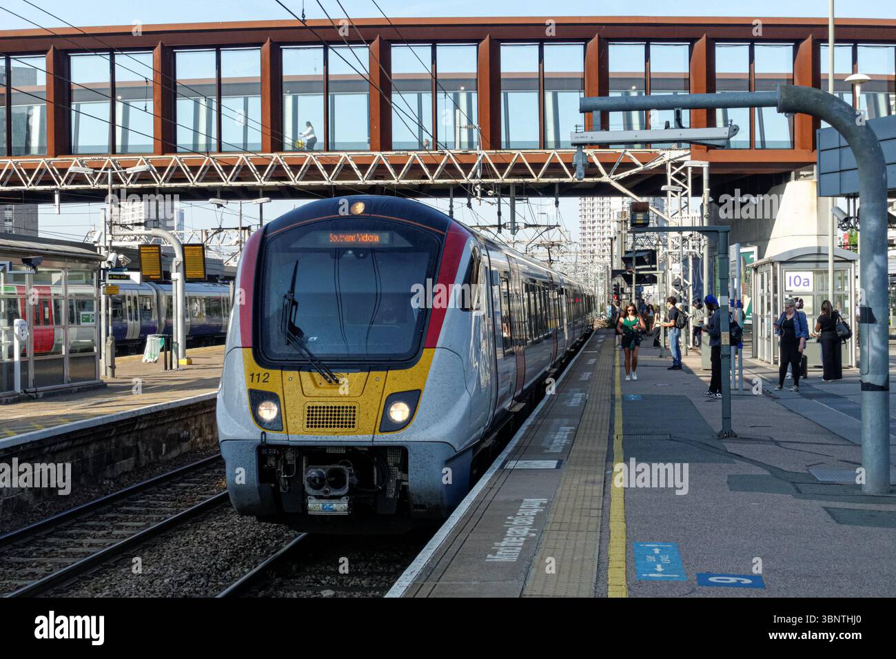 Treno Greater Anglia alla stazione di Londra Stratford, Inghilterra Regno Unito Foto Stock