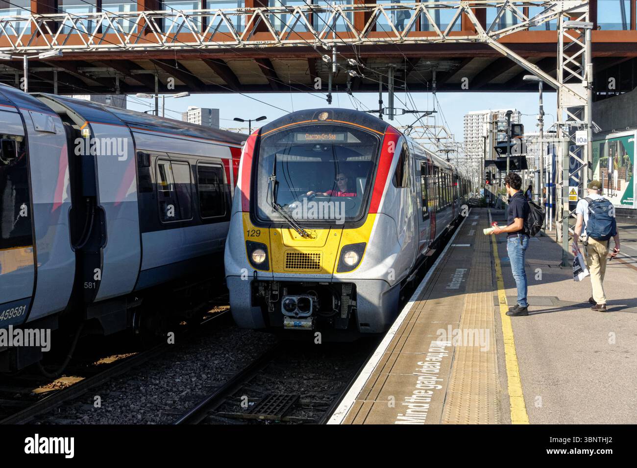 Treno Greater Anglia alla stazione di Londra Stratford, Inghilterra Regno Unito Foto Stock