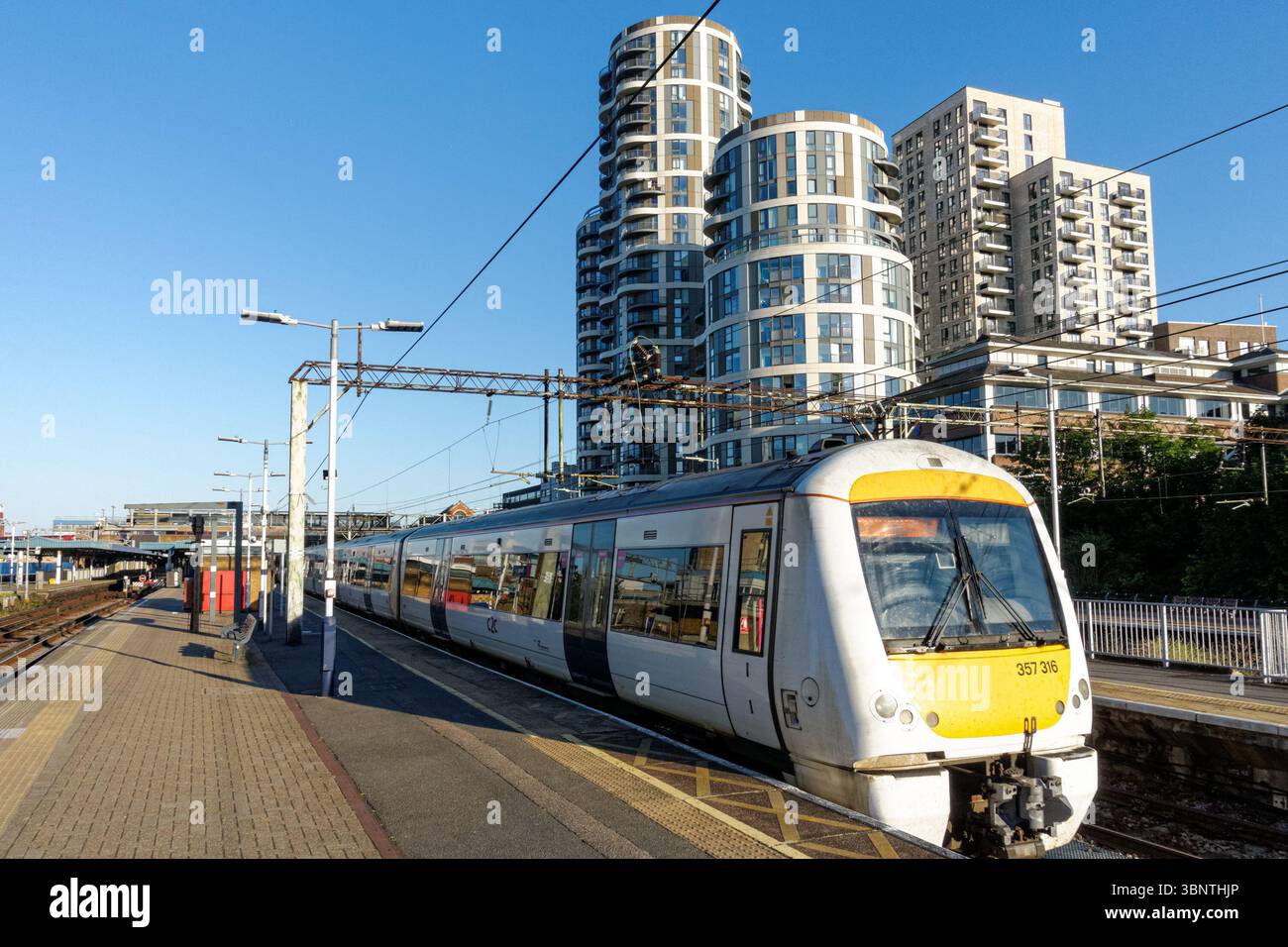 Treno c2c alla stazione di Barking, Inghilterra Regno Unito Regno Unito Foto Stock