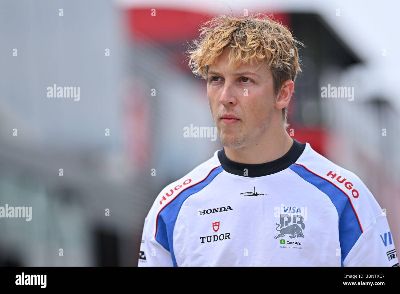 NORTHAMPTON, INGHILTERRA - 4 LUGLIO: Liam Lawson della nuova Zelanda e Visa Cash App RB Formula One Team durante le prove di prova in vista del Gran Premio di F1 di Gran Bretagna sul circuito di Silverstone il 4 luglio 2024 a Northampton, Inghilterra. (Foto di Vince Mignott/Alamy Live News) Foto Stock