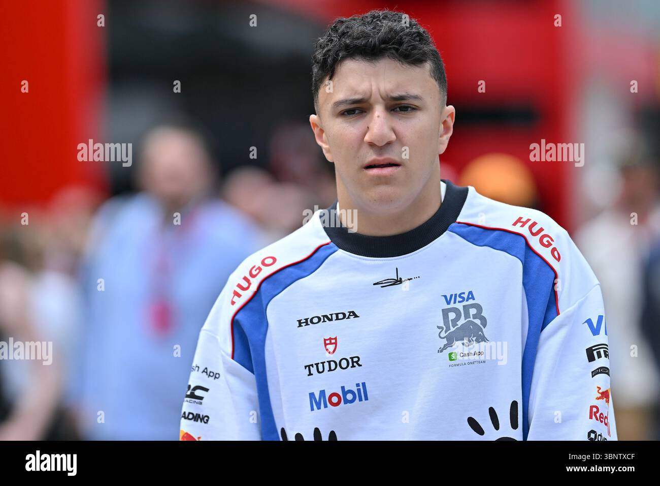 NORTHAMPTON, INGHILTERRA - 4 LUGLIO: Isack Hadjar di Francia e Visa Cash App RB Formula 1 Team durante le prove di prova in vista del Gran Premio di F1 di Gran Bretagna sul circuito di Silverstone il 4 luglio 2024 a Northampton, Inghilterra. (Foto di Vince Mignott/Alamy Live News) Foto Stock