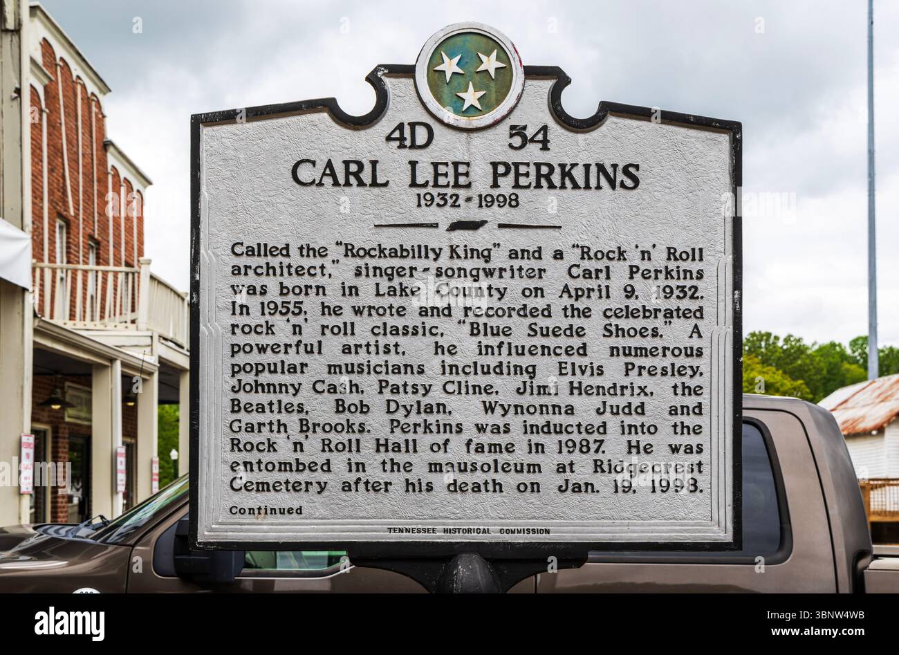 Segnavia storica in onore di Carl Lee Perkins (1932-1998) al Casey Jones Village di Jackson, Tennessee, Stati Uniti Foto Stock